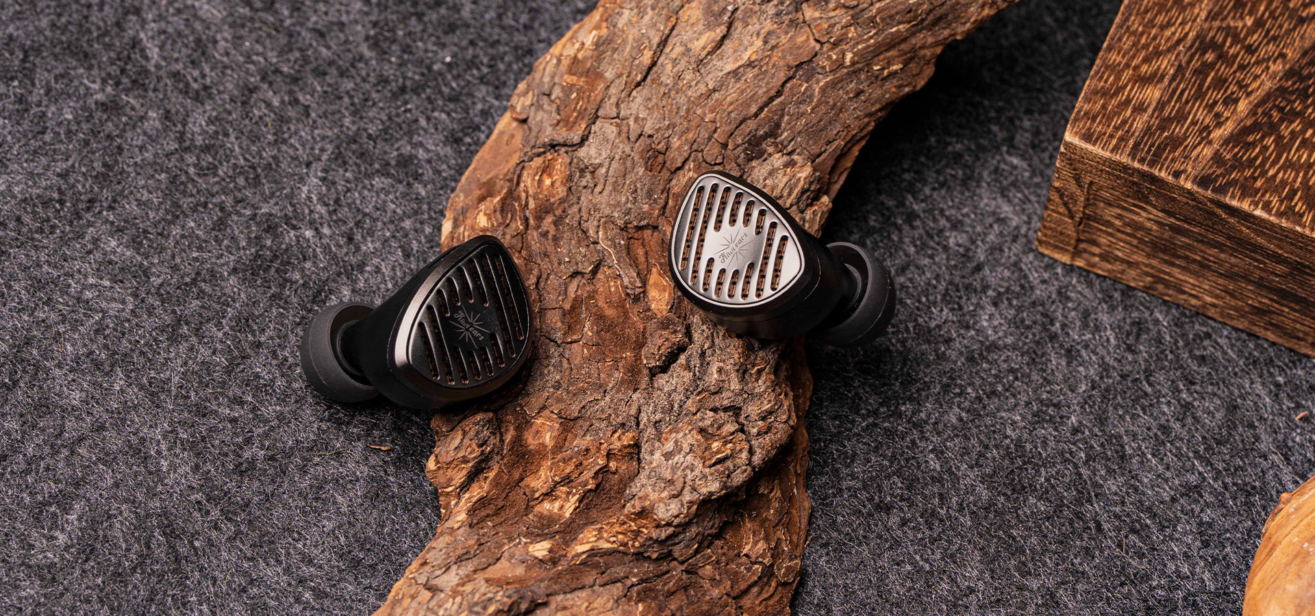 Kiwi Ears Septet | 1DD + 4BA + 1 Planar + 1 PZT Quadbrid IEM