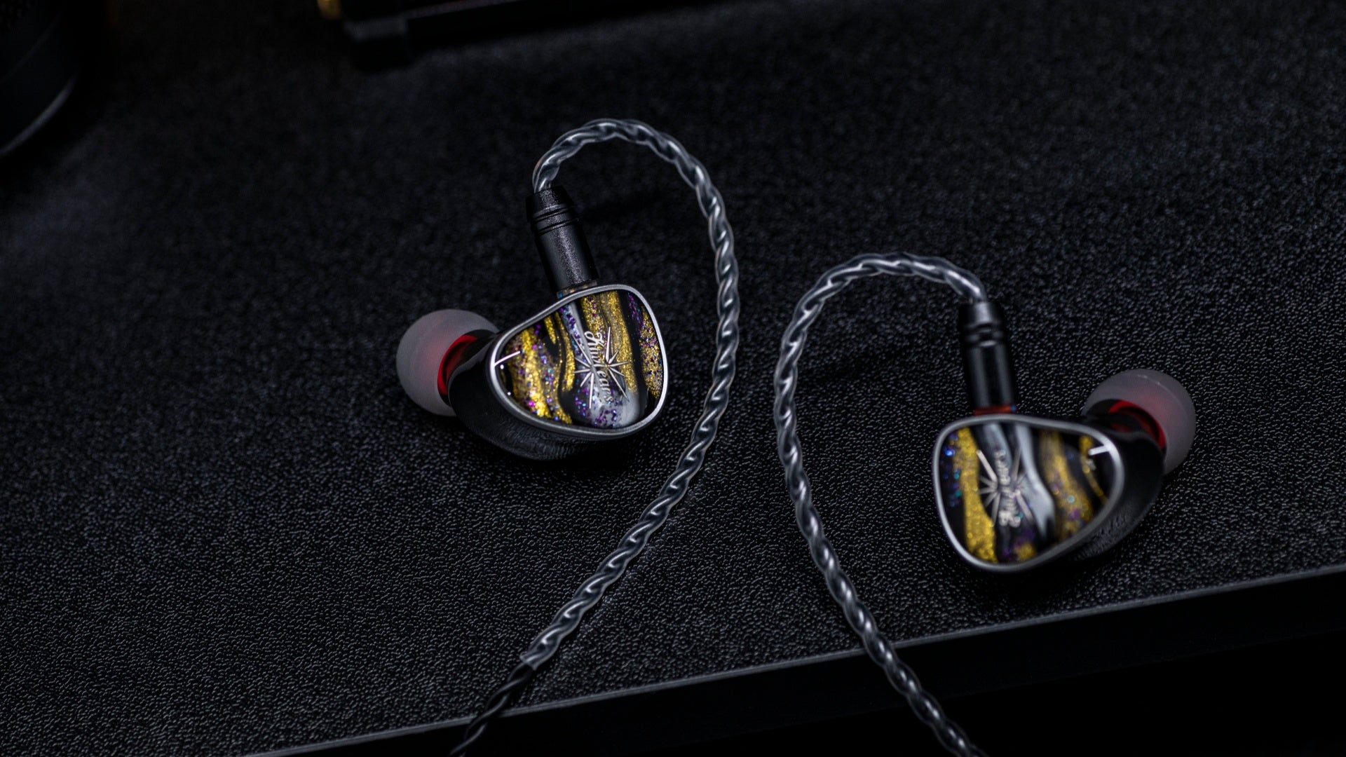 Kiwi Ears Étude | Beryllium DD + 3BA + Vibration Transducer – kiwiears