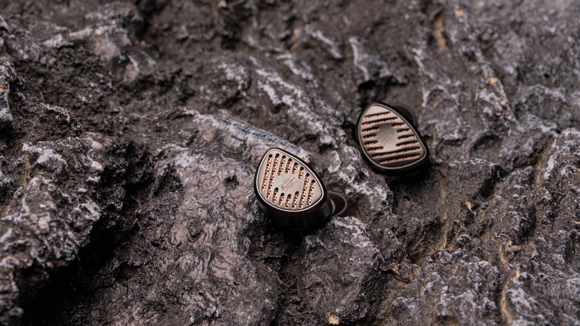 Kiwi Ears Septet | 1DD + 4BA + 1 Planar + 1 PZT Quadbrid IEM